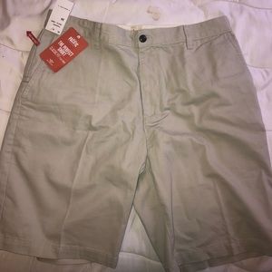 Men’s khaki shorts size 34